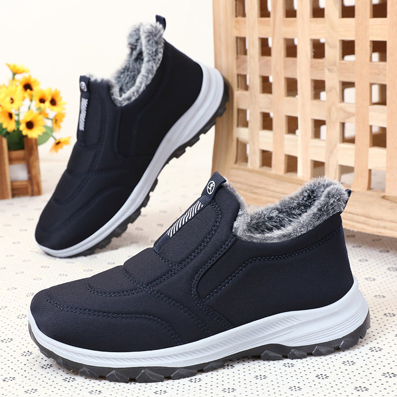 Men’s Winter Fleece-Lined Slip-On Shoes — Waterproof, Slip-Resistant, Wide Toe Box, Built for Warmth, Stability, and Confident Steps on Snowy Days.