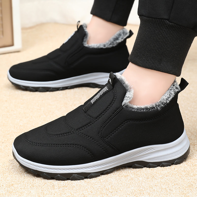 Men’s Winter Fleece-Lined Slip-On Shoes — Waterproof, Slip-Resistant, Wide Toe Box, Built for Warmth, Stability, and Confident Steps on Snowy Days.