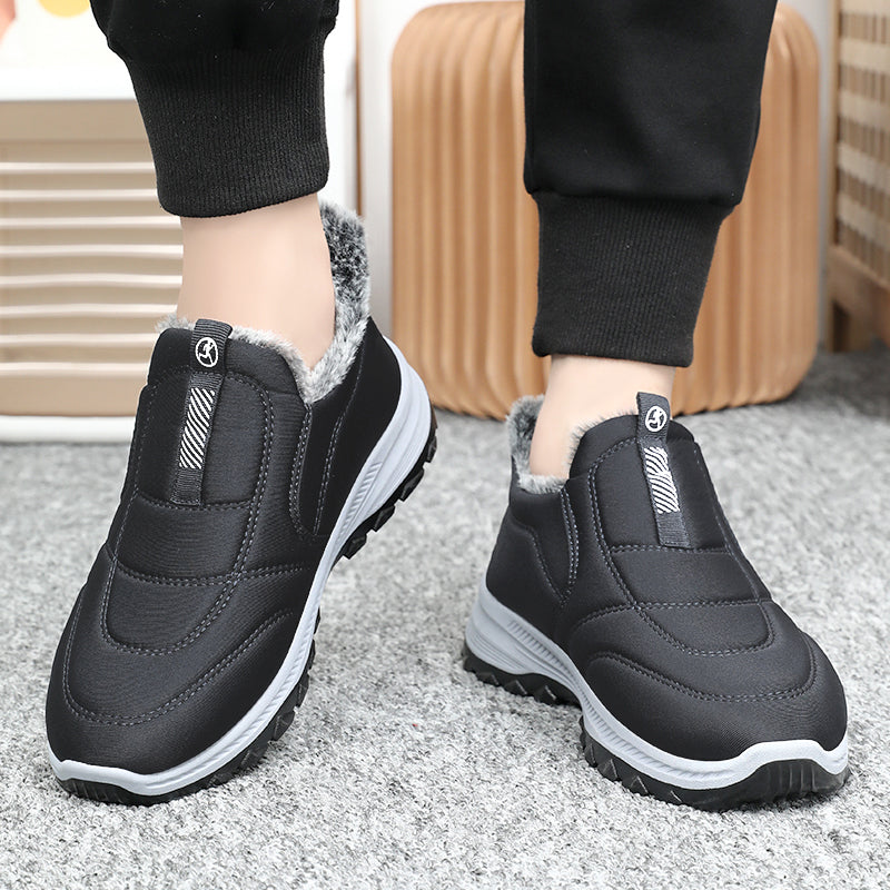 Men’s Winter Fleece-Lined Slip-On Shoes — Waterproof, Slip-Resistant, Wide Toe Box, Built for Warmth, Stability, and Confident Steps on Snowy Days.