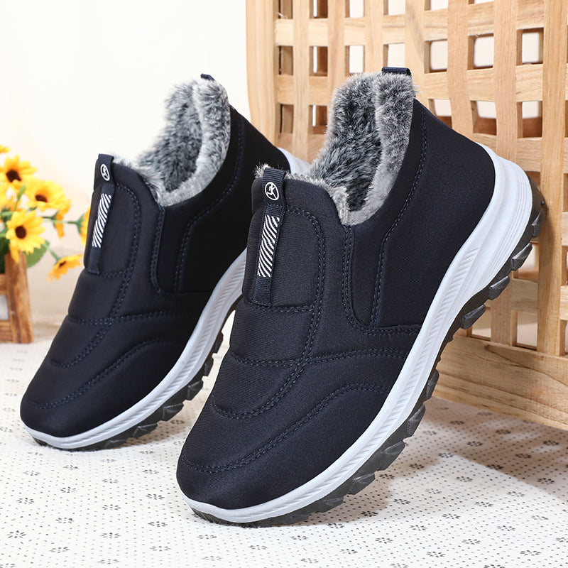 Men’s Winter Fleece-Lined Slip-On Shoes — Waterproof, Slip-Resistant, Wide Toe Box, Built for Warmth, Stability, and Confident Steps on Snowy Days.