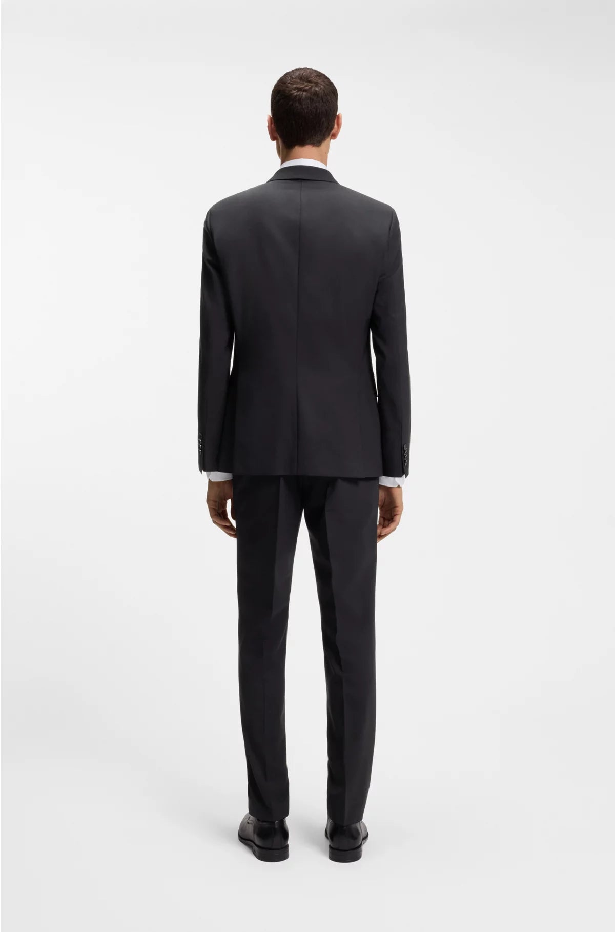 TWO-PIECE SLIM-FIT SUIT IN STRETCH VIRGIN WOOL