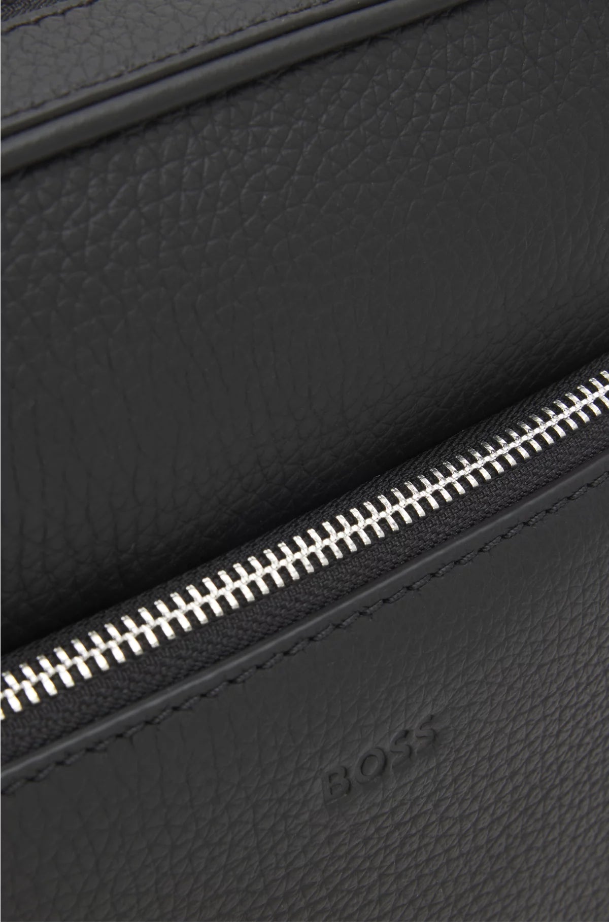 REPORTER BAG IN GRAINED ITALIAN LEATHER WITH EMBOSSED LOGO