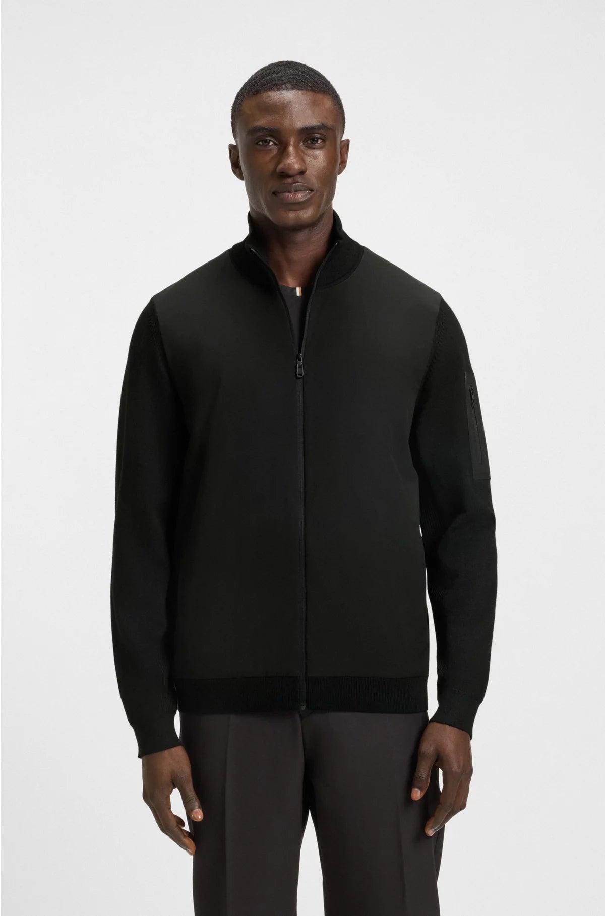 THERMOREGULATING HYBRID JACKET WITH ZIPPED SLEEVE POCKET
