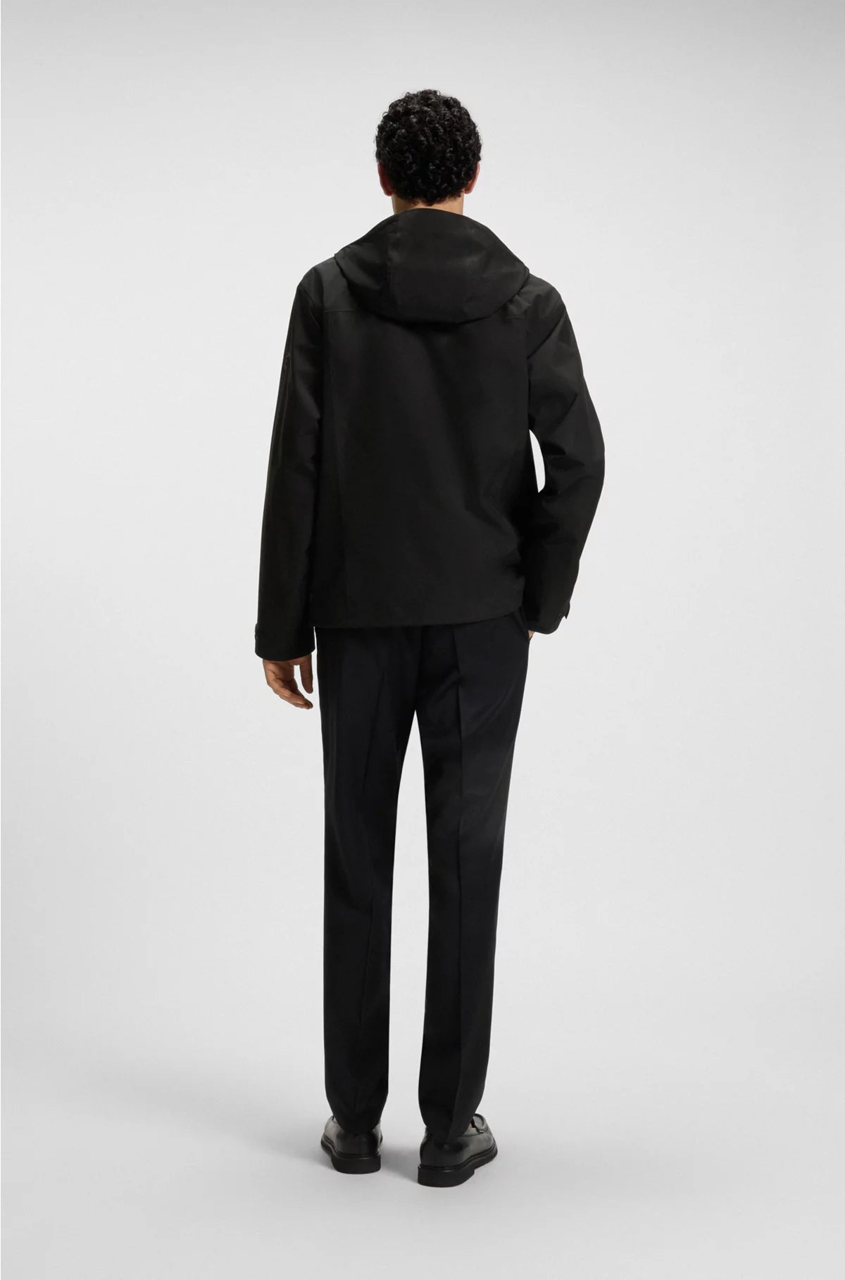 GORE-TEX? WATERPROOF WINDBREAKER JACKET WITH INNER ZIPPED POCKET