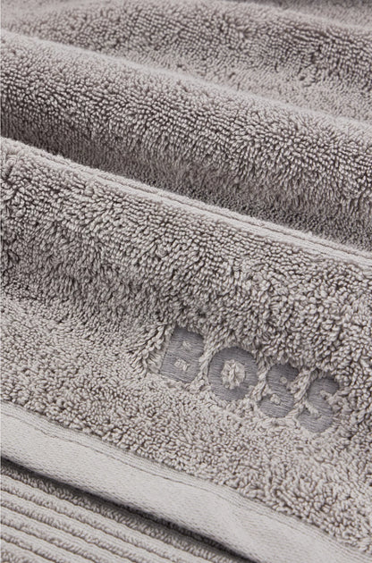 COTTON BATH MAT IN SILVER WITH EMBROIDERED LOGO